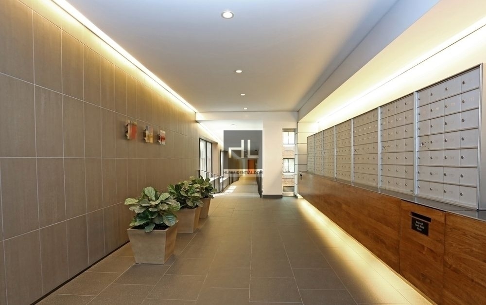 West 53 Street - Photo 7