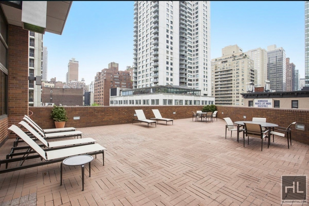 East 58th Street - Photo 5