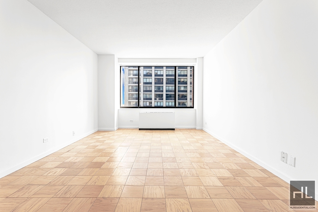 East 58th Street - Photo 2