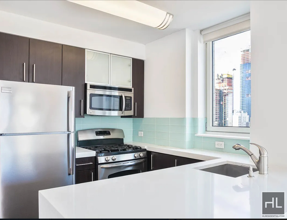 West 37th Street - Photo 2