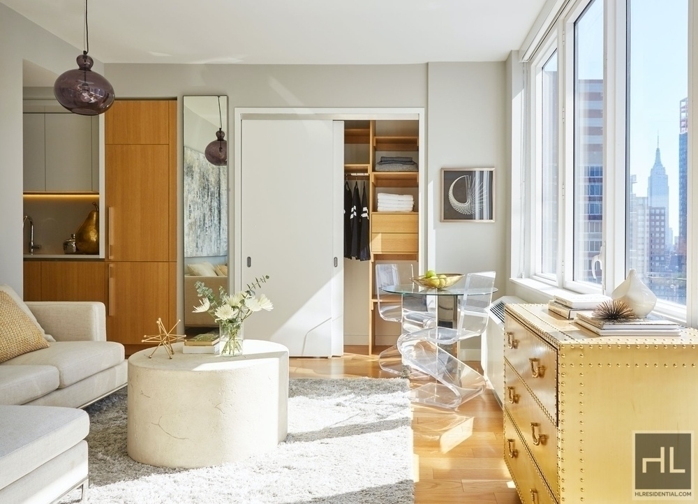 West 42 Street - Photo 0