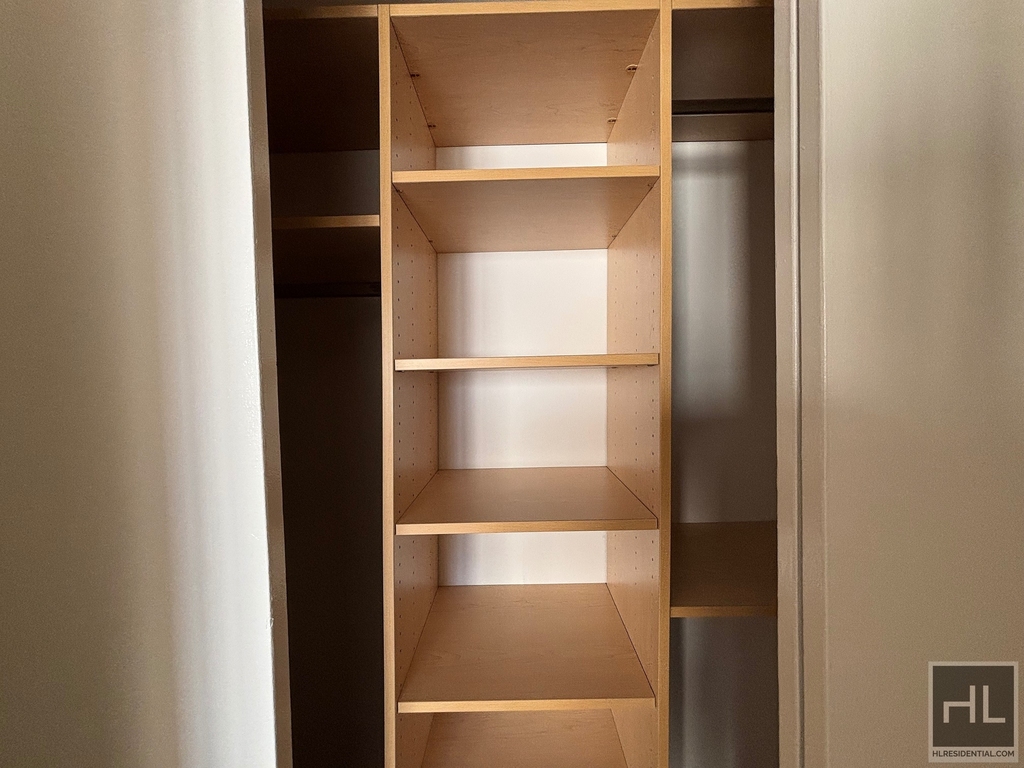East 79th Street - Photo 4