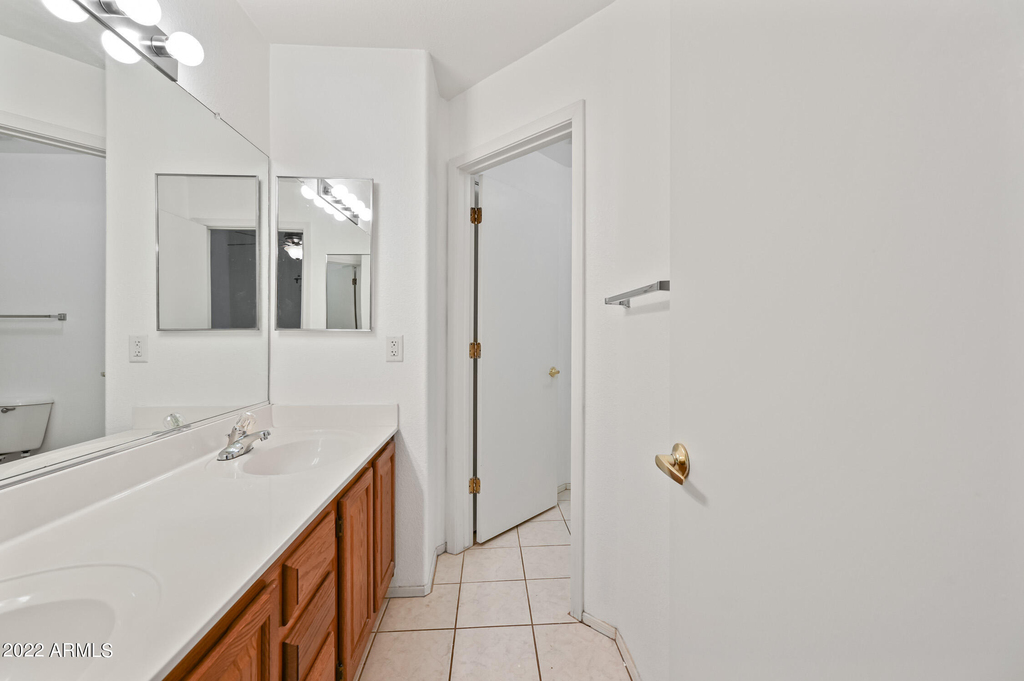 2875 W Highland Street - Photo 19