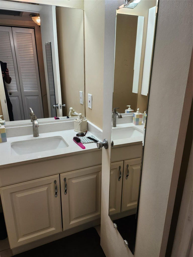 104 Westbury E - Photo 19