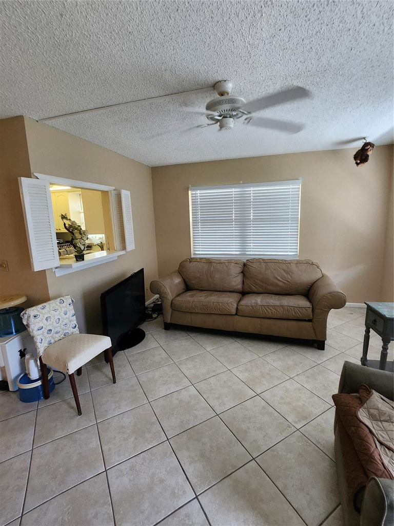 104 Westbury E - Photo 5
