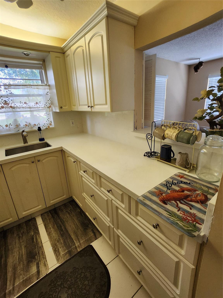 104 Westbury E - Photo 8