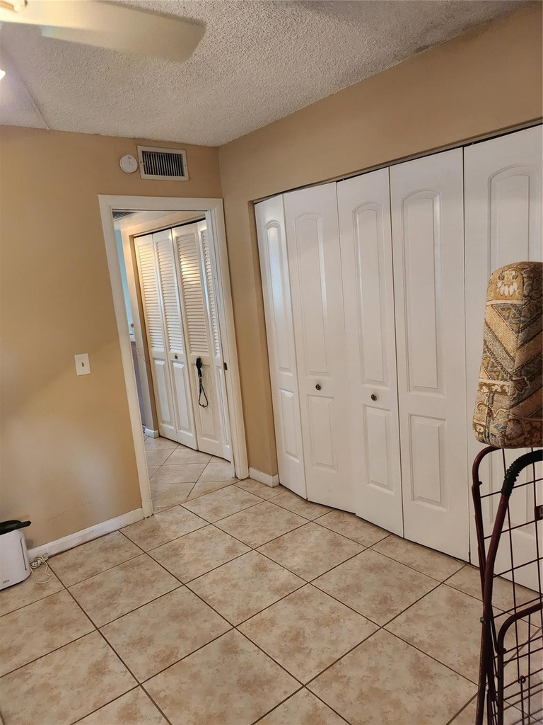 104 Westbury E - Photo 4