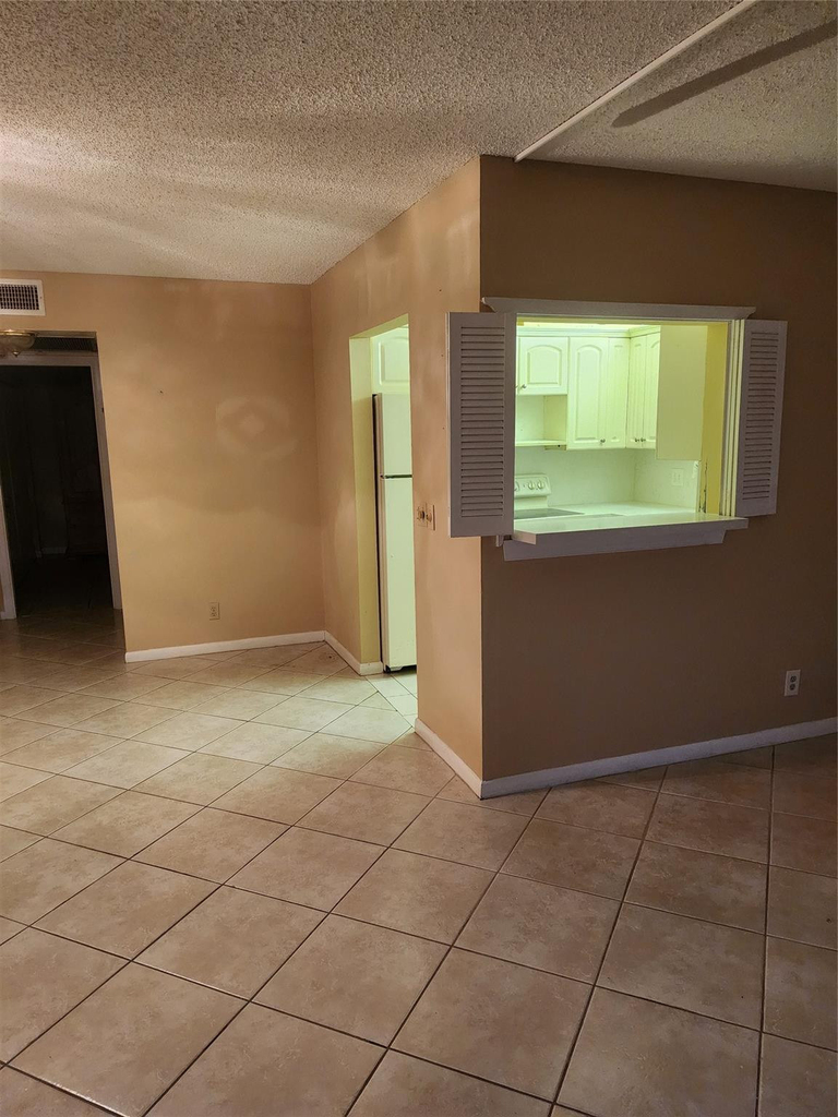 104 Westbury E - Photo 3