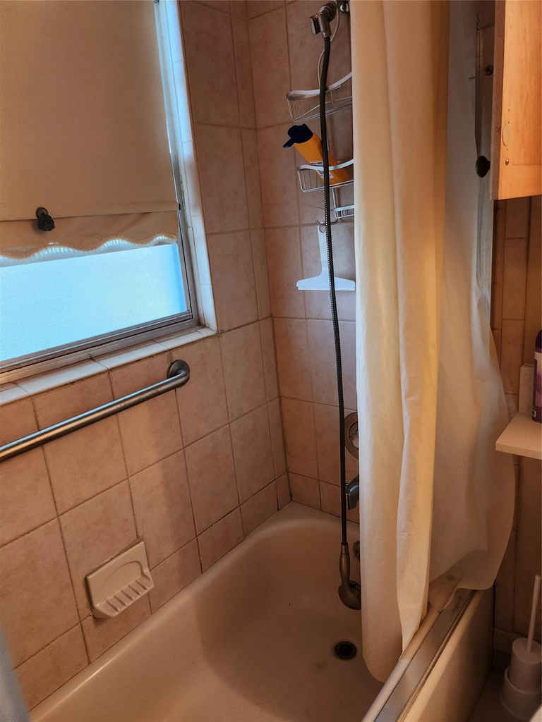 104 Westbury E - Photo 12
