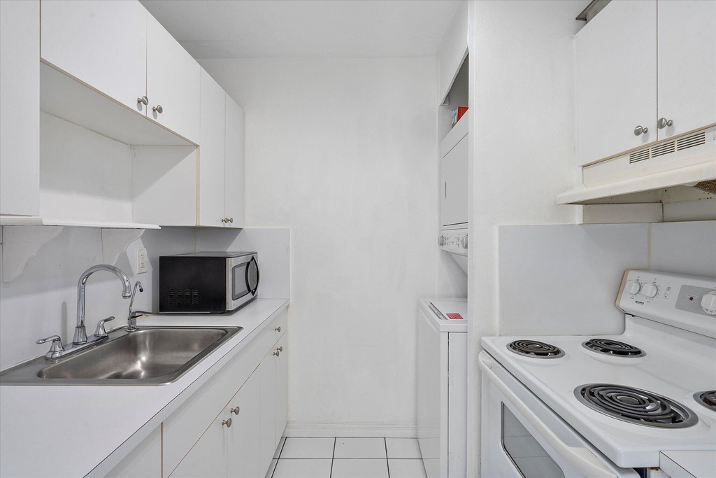 2138 Sw 6 Street - Photo 6