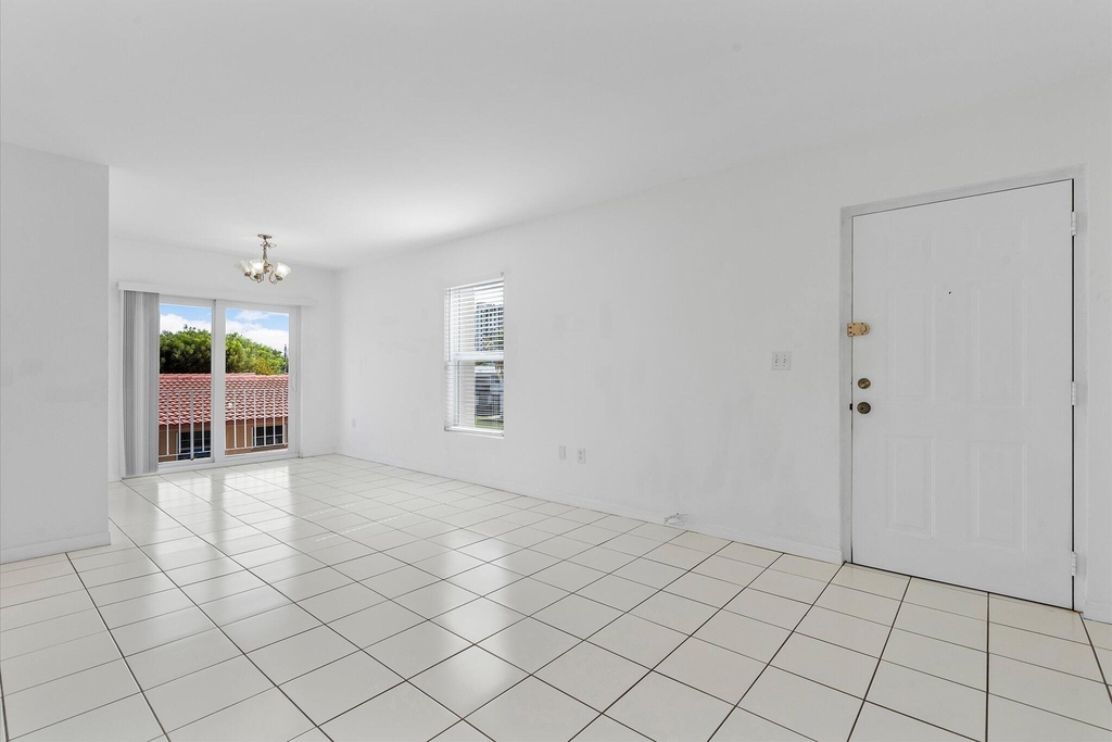 2138 Sw 6 Street - Photo 3