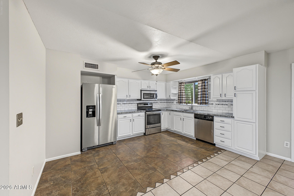 10014 N 87th Lane - Photo 5