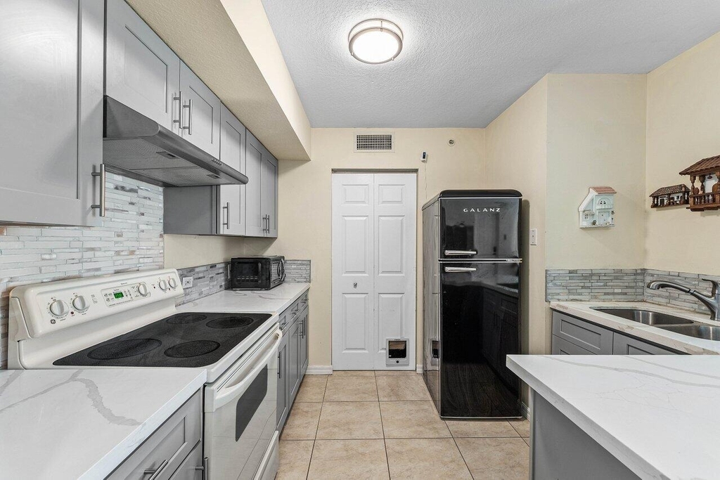 603 Villa Circle - Photo 6