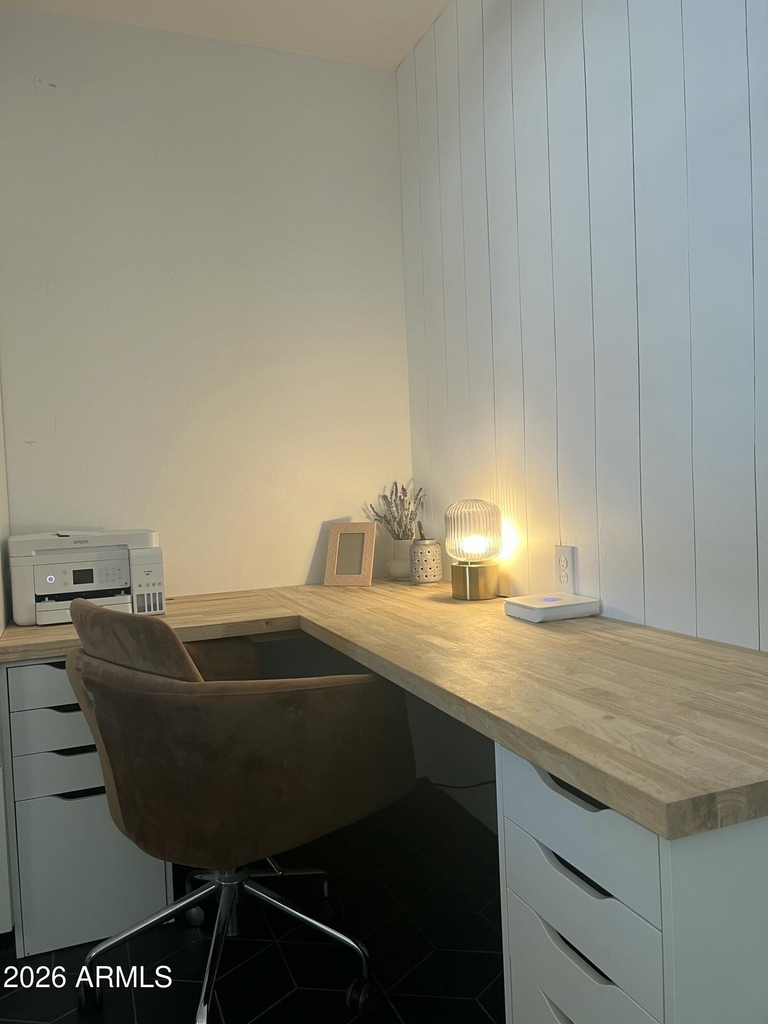1114 W 10th Street - Photo 2