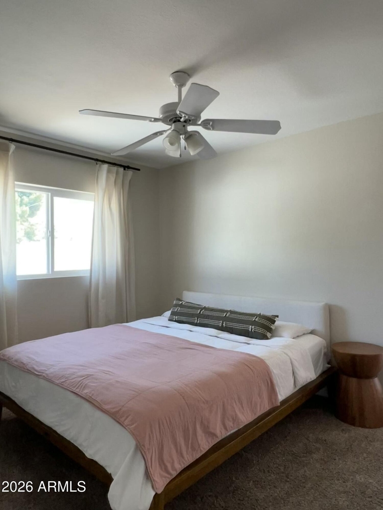 1114 W 10th Street - Photo 4