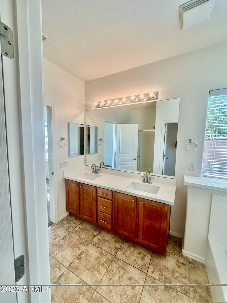 11709 W Sherman Street - Photo 8