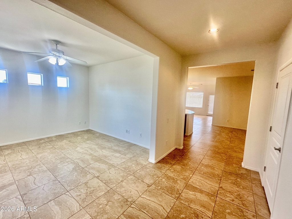 11709 W Sherman Street - Photo 5