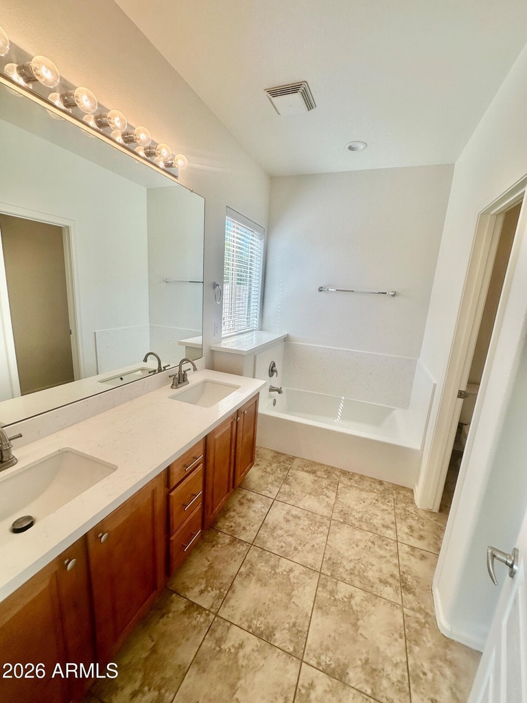 11709 W Sherman Street - Photo 7