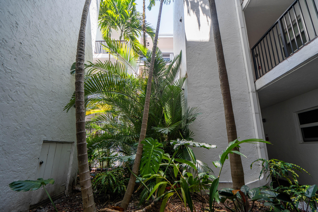 1212 Se 2nd Court - Photo 48