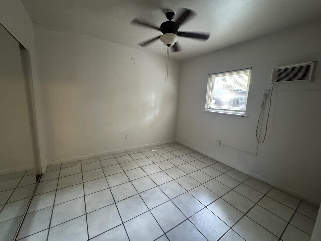1217 Se 1st Street - Photo 6