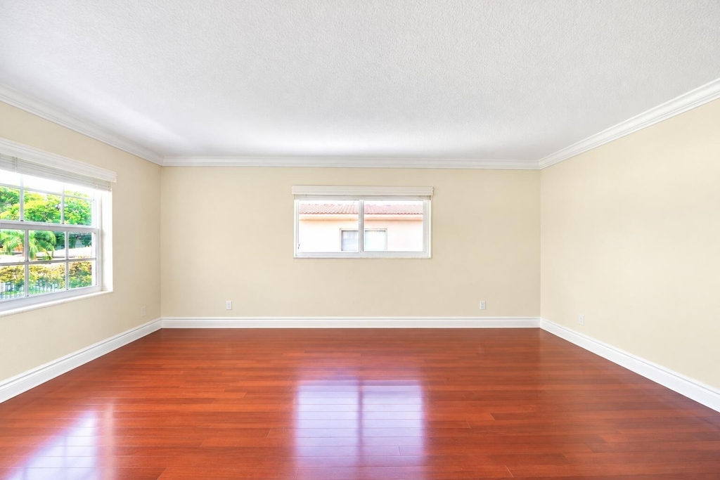 2701 Middle River Drive - Photo 2