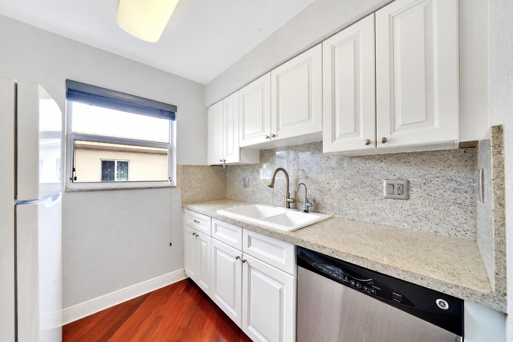 2701 Middle River Drive - Photo 3