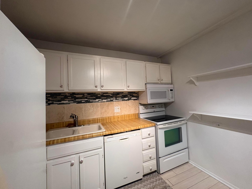 3660 Inverrary Drive - Photo 12