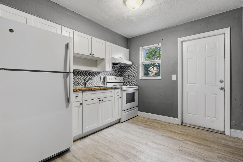 741 Nw 4th Avenue - Photo 2