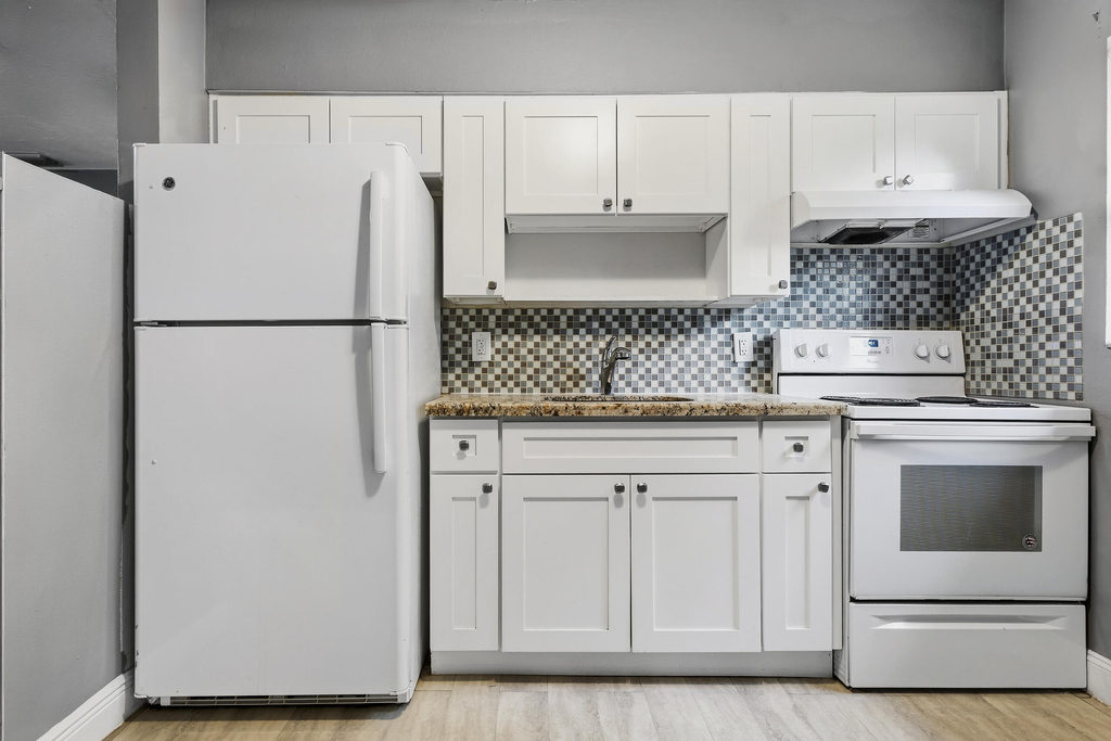 741 Nw 4th Avenue - Photo 1