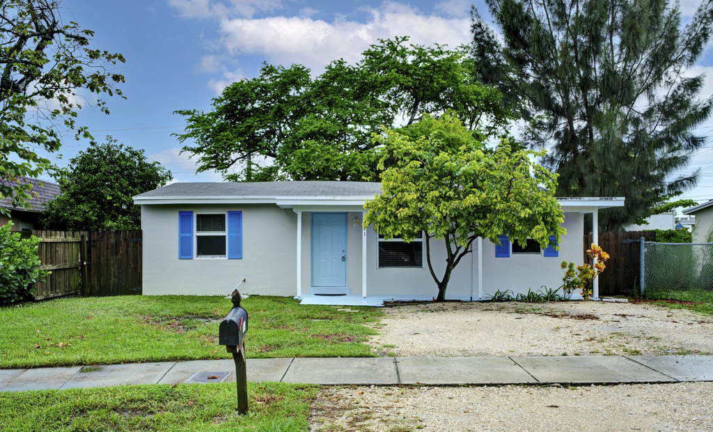 741 Nw 4th Avenue - Photo 0