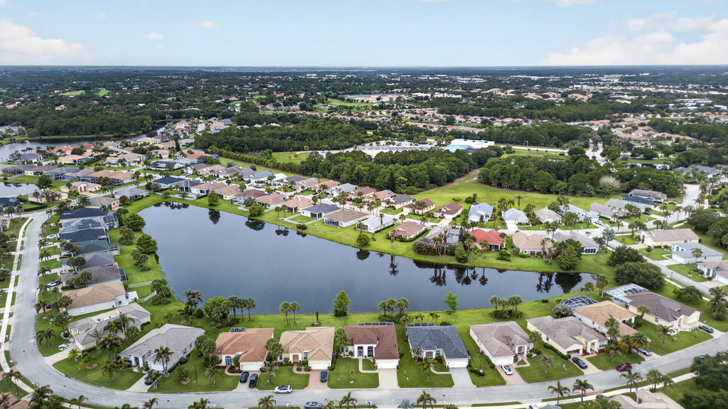 512 Sw Lake Manatee Way - Photo 2