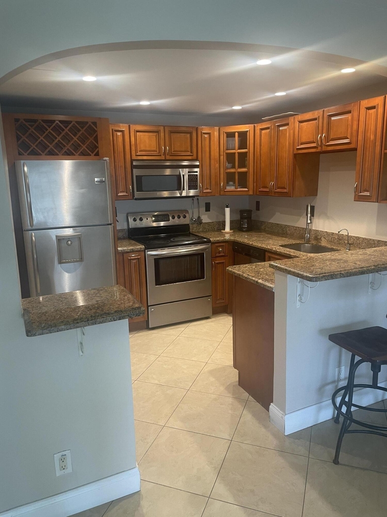 2900 Ne 30th Street - Photo 2