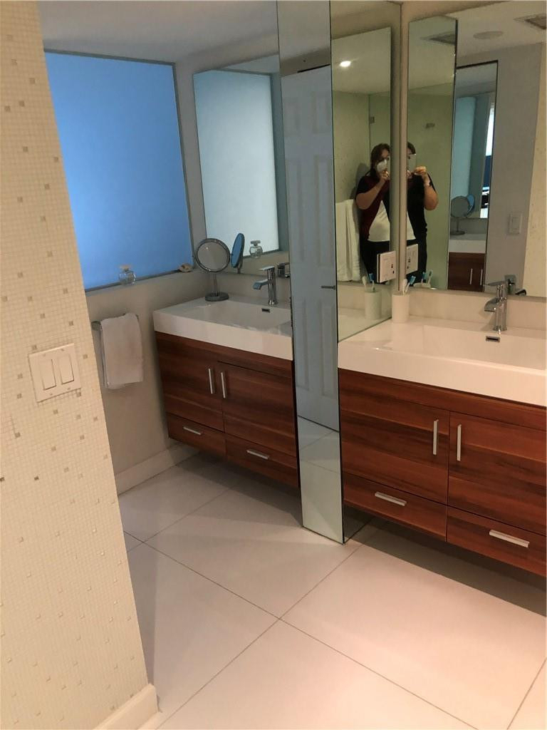 6423 Collins Avenue - Photo 36