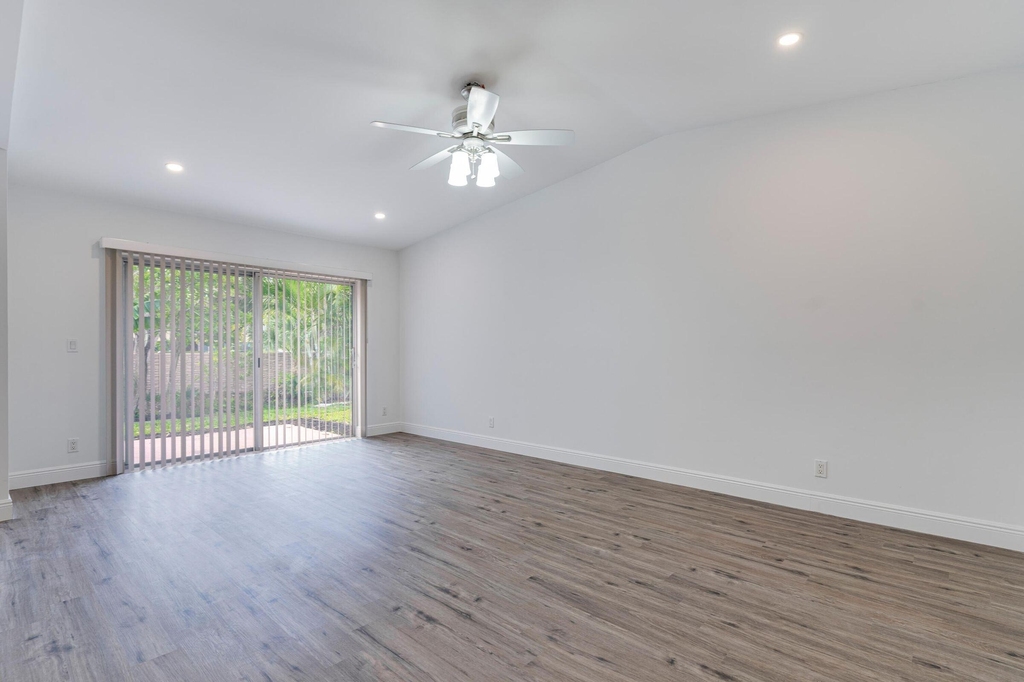 5300 Breadfruit Circle - Photo 11