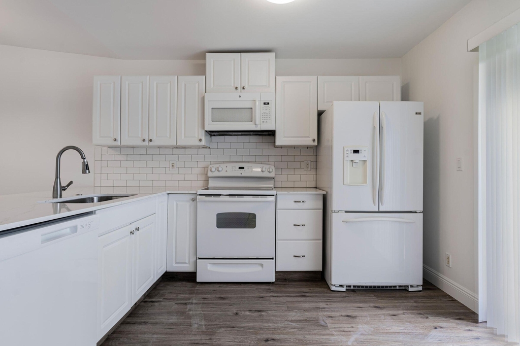 5300 Breadfruit Circle - Photo 8