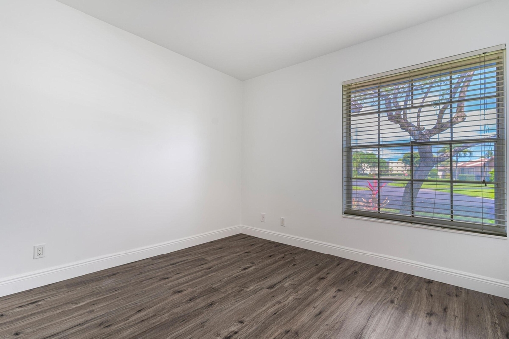 5300 Breadfruit Circle - Photo 14