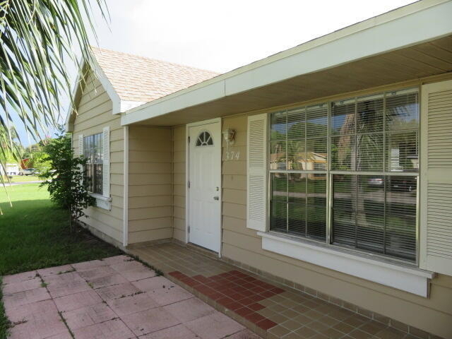 374 Sw Eastport Circle - Photo 1