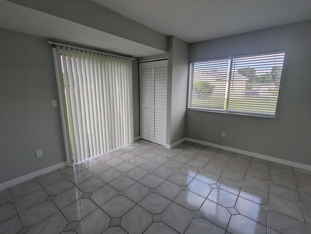374 Sw Eastport Circle - Photo 11