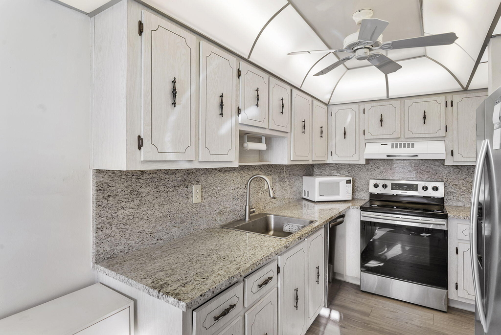 1050 Citrus Way - Photo 5