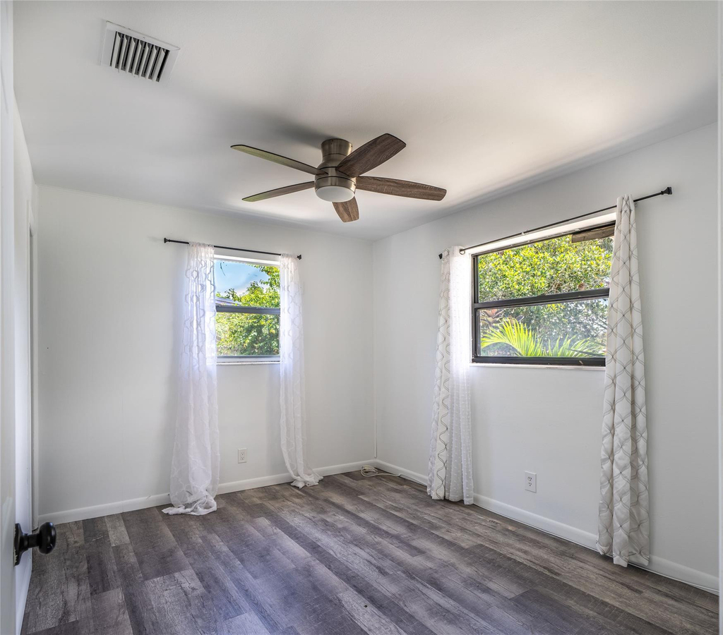 12053 Colony Avenue - Photo 10