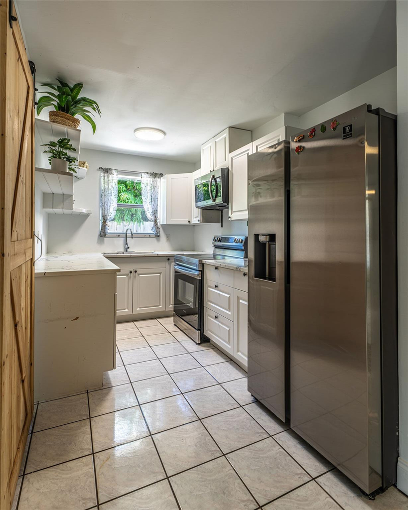 12053 Colony Avenue - Photo 6