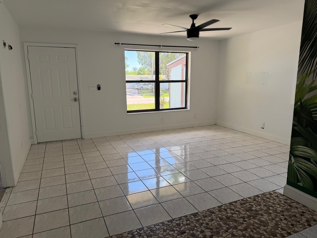 12053 Colony Avenue - Photo 3