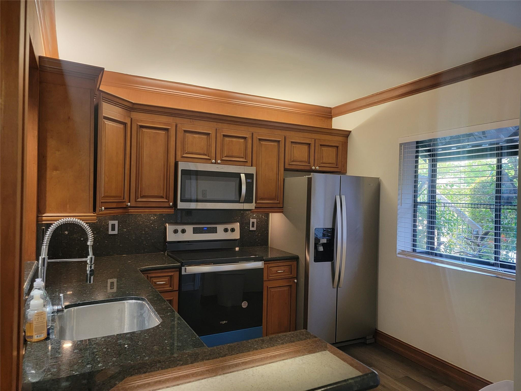 1001 Se 6th Avenue - Photo 11