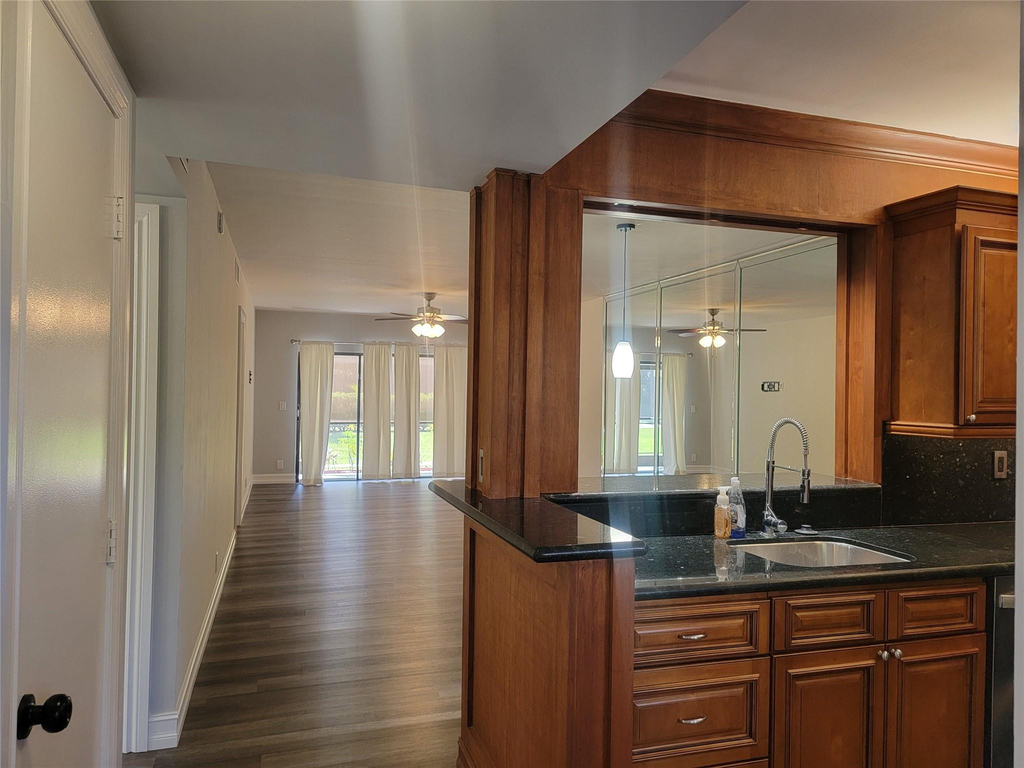 1001 Se 6th Avenue - Photo 4