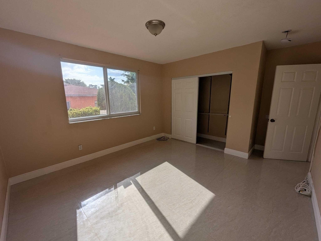 1571 Ne 109th Street - Photo 6