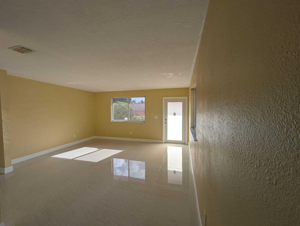1571 Ne 109th Street - Photo 3