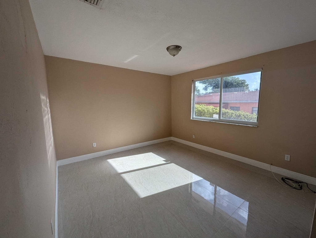 1571 Ne 109th Street - Photo 7