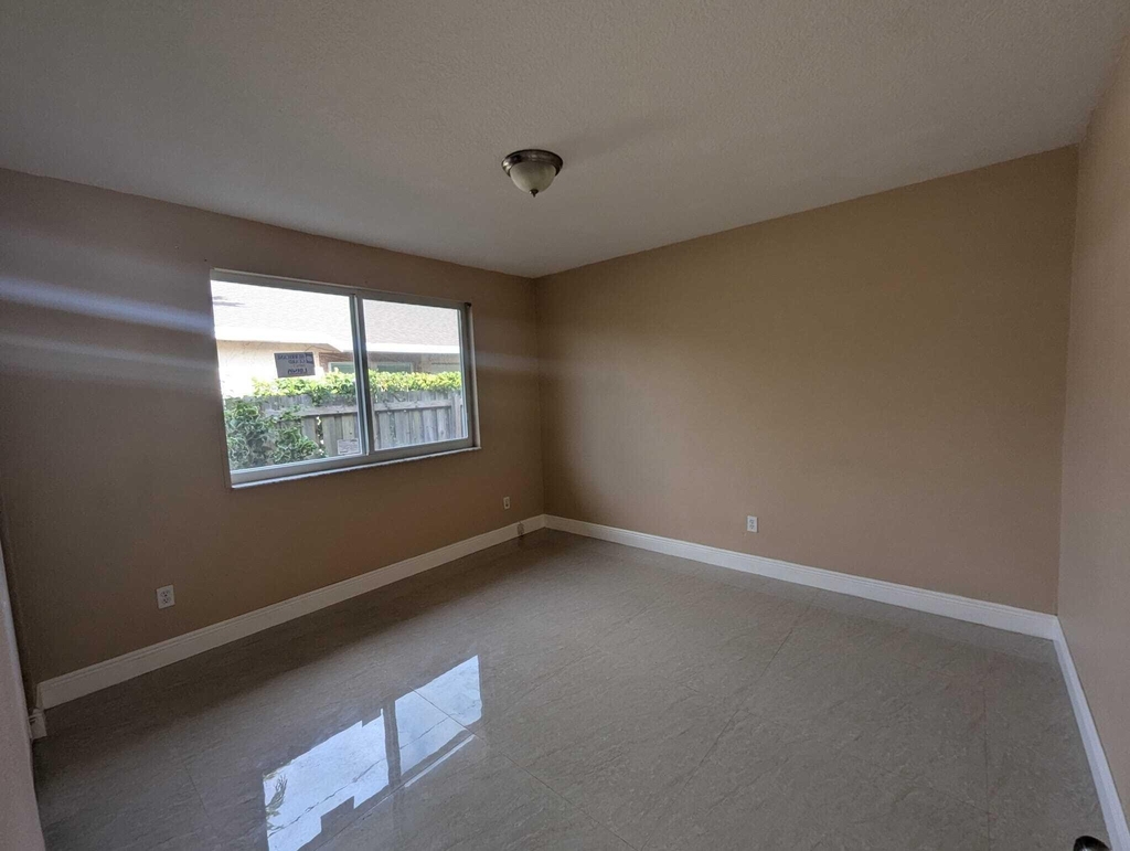 1571 Ne 109th Street - Photo 10