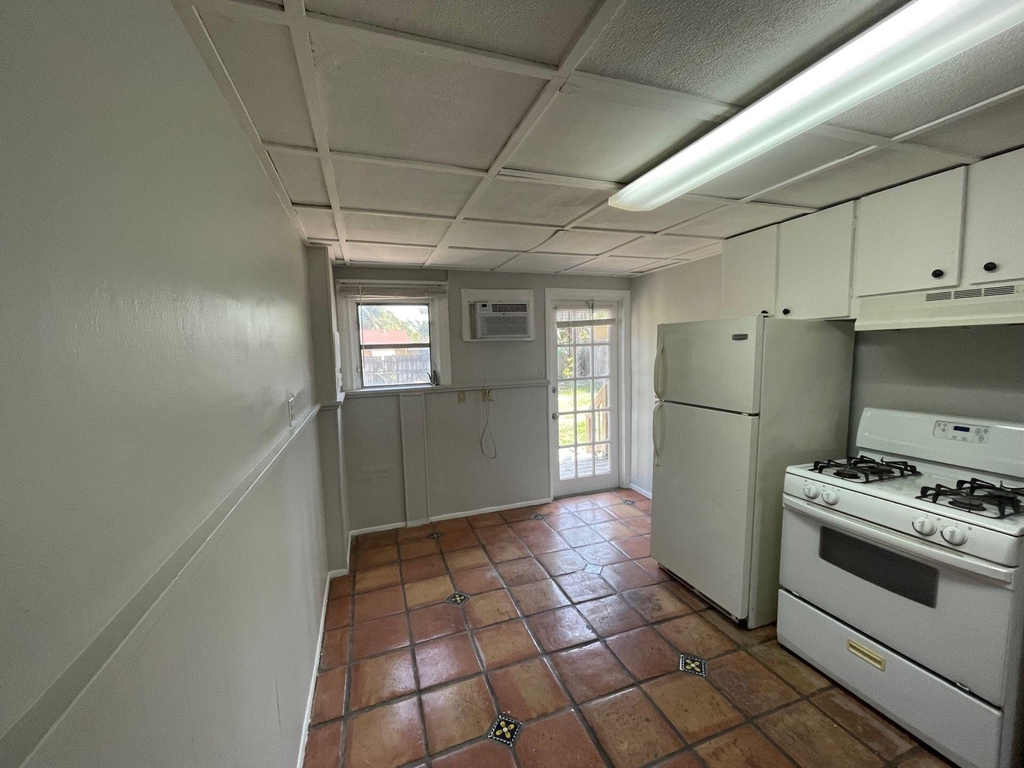736 Omar Road - Photo 8