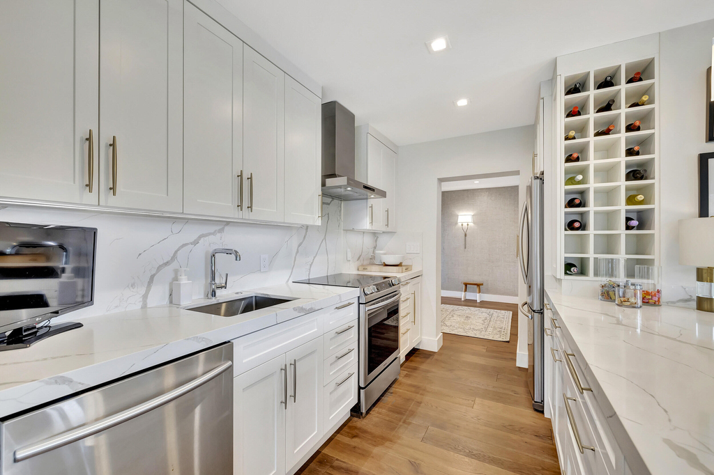 1212 Hillsboro Mile - Photo 11